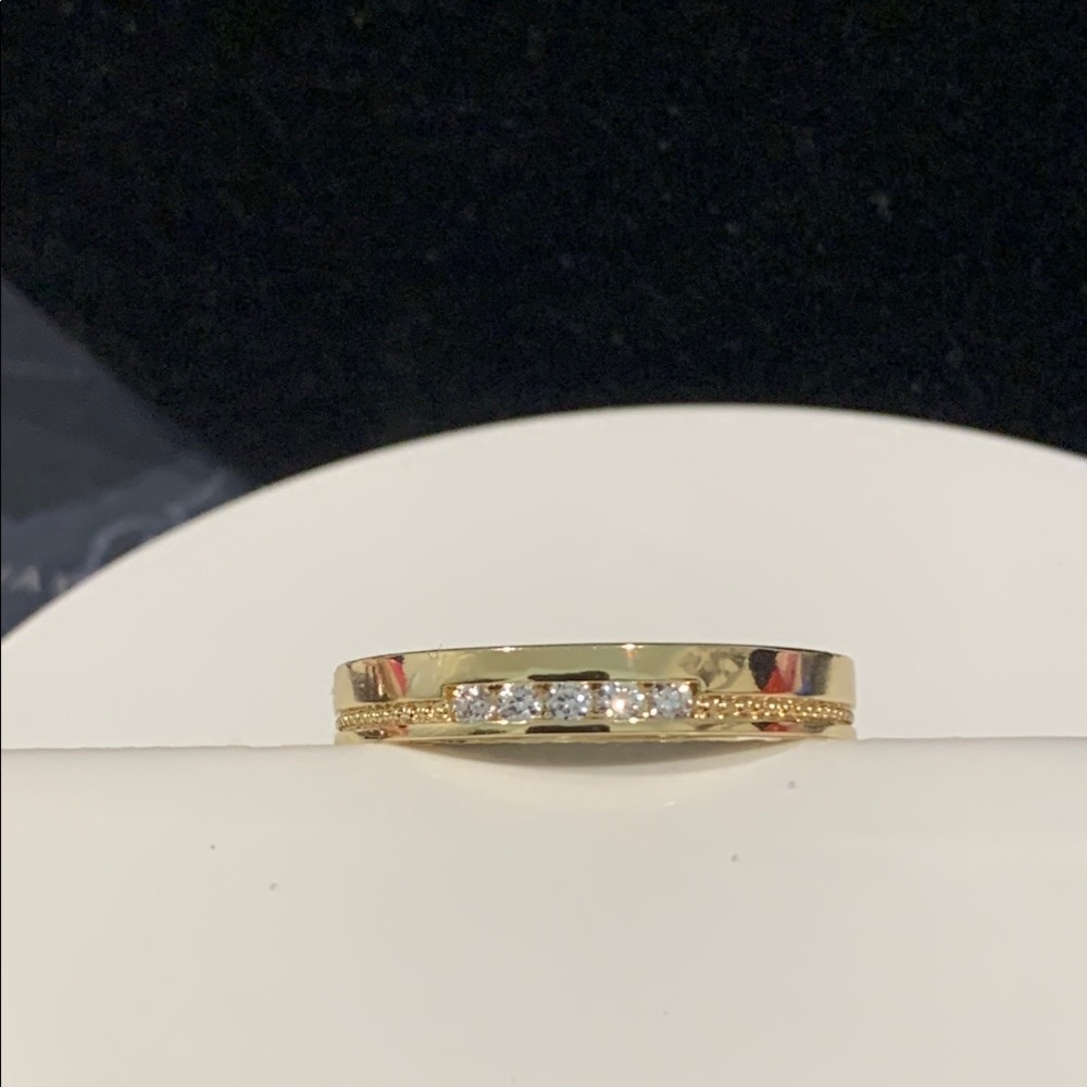 Elegant Gold Band with Diamond Accents